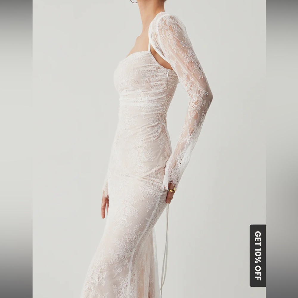 White lace dress with sleeve